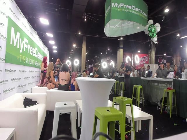 Live sex webcam photo for Selerah #254931200