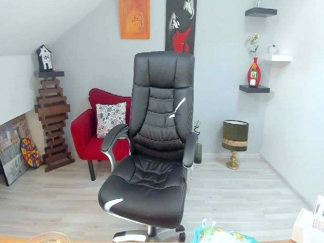 Live sex webcam photo for LizzieBrie #256231138