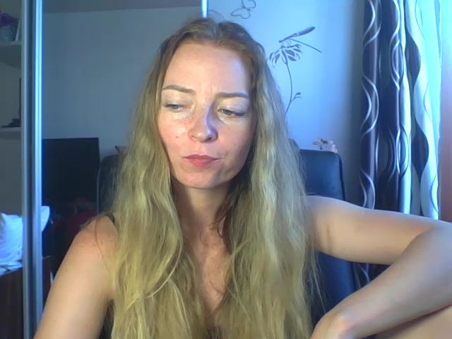 Live sex webcam photo for Milana_Candy #258169767