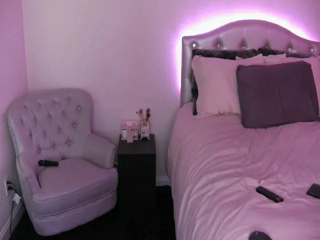 Live sex webcam photo for MeganMaxine #256501745