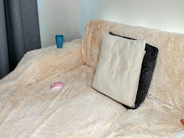 Live sex webcam photo for Urblonde #254382845