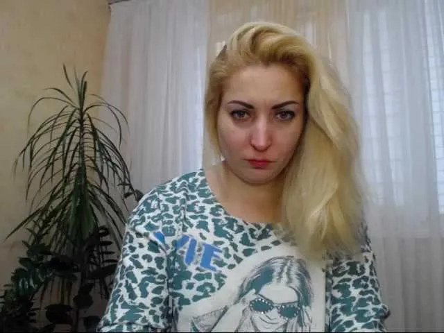 Live sex webcam photo for KickaIricka #240982230