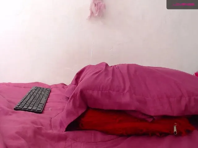 Live sex webcam photo for AshleyKristel #260187675