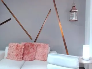 Live sex webcam photo for SarahPrestonX #240582307