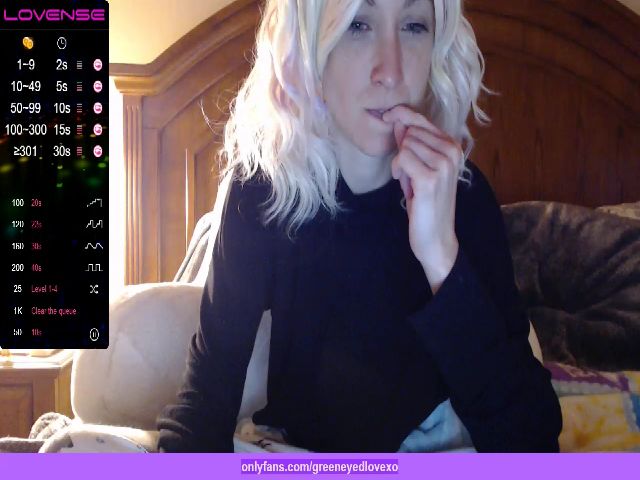 Live sex webcam photo for xKawaiiQueenx #258460339