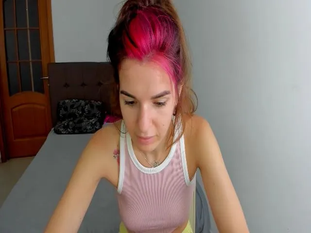 Live sex webcam photo for KarenFinger #264645431