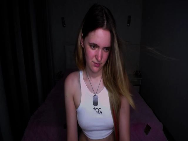 Live sex webcam photo for Ella_Hudson #254581082