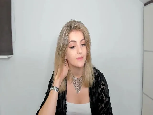 Live sex webcam photo for HelelGretta #253738958