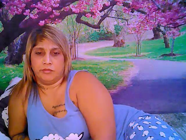 Live sex webcam photo for Roxyfoxy69 #260527292