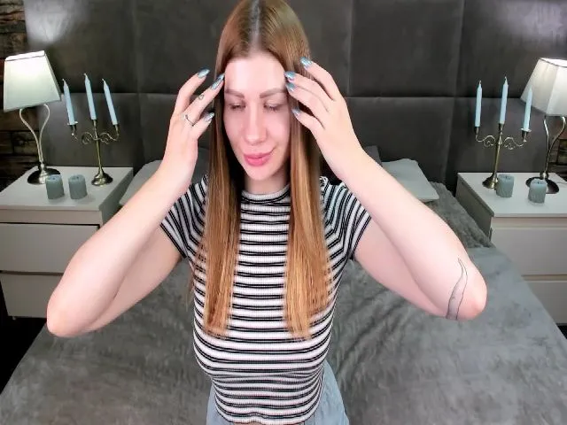 Live sex webcam photo for JuicyHelenX #259574900