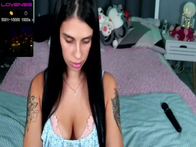 Live sex webcam photo for LittlleAngela #259857473
