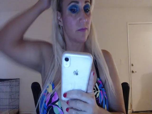 Live sex webcam photo for ExoticJewels #258978344