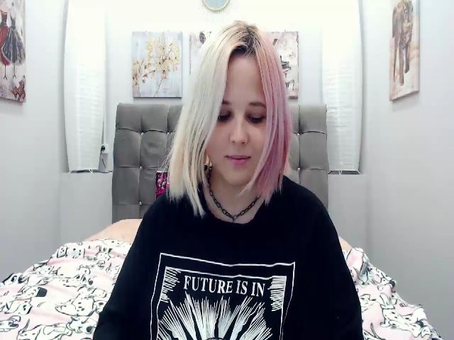 Live sex webcam photo for Helokit #255605885