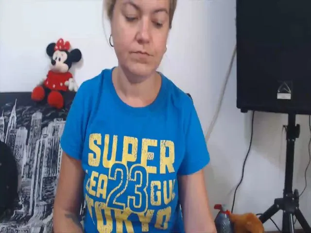 Live sex webcam photo for Softhottmilf #256216198