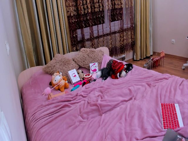 Live sex webcam photo for GloriaWendy #263399615