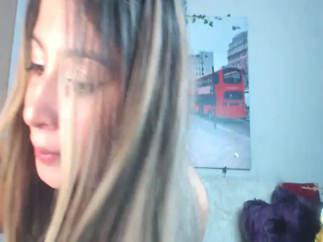 Live sex webcam photo for Emiliarain #257255528