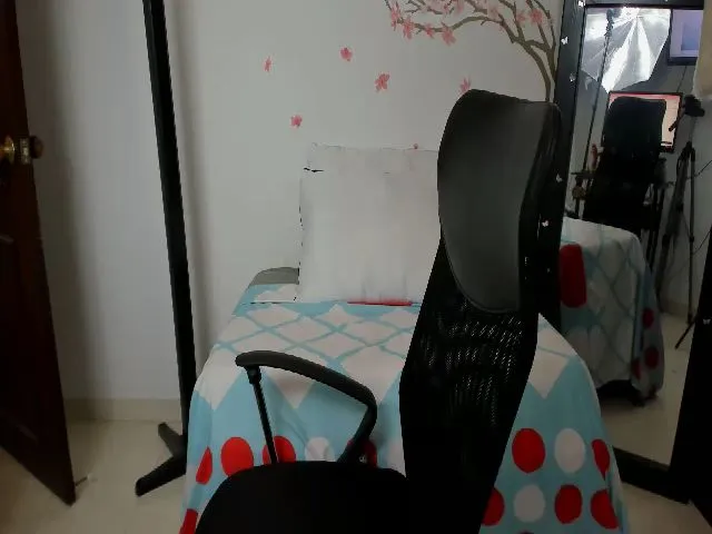 Live sex webcam photo for Angel_grey_ #255423793