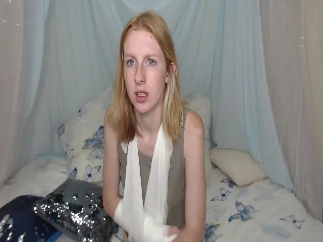 Live sex webcam photo for ImFoxx #255035923