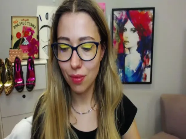 Live sex webcam photo for HeidiFLOWER #265463895