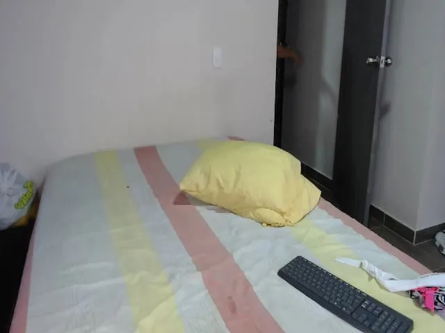 Live sex webcam photo for Latina2hot69 #265515050