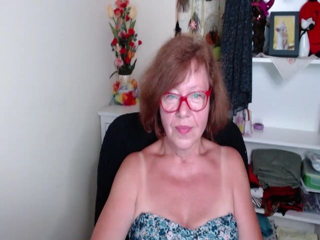 Live sex webcam photo for Adele_69 #258692174