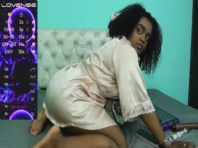 Live sex webcam photo for violet_cortes #258024149