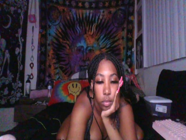 Live sex webcam photo for hennyhoneypot #256239726