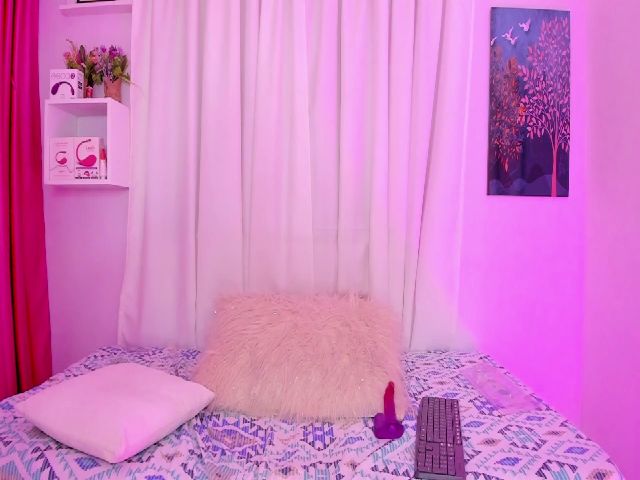 Live sex webcam photo for Meganmoore_ #257457326