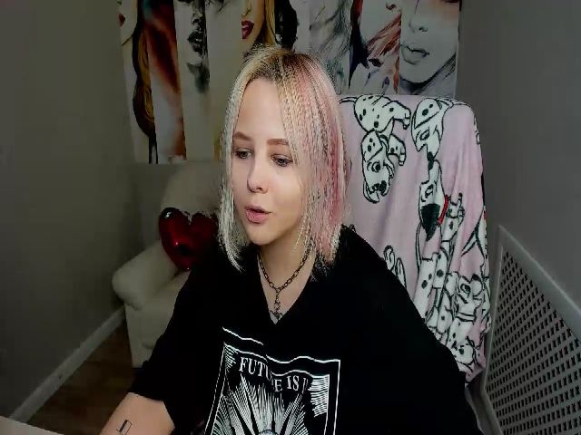 Live sex webcam photo for Helokit #259846397