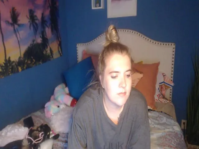 Live sex webcam photo for SnowWhiteXxxx #253936401