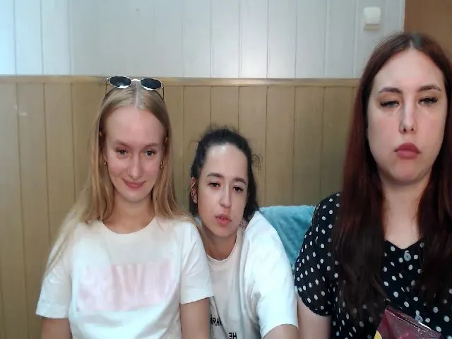 Live sex webcam photo for BeautiAmber #264162408