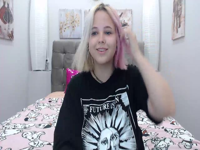 Live sex webcam photo for Helokit #254378011