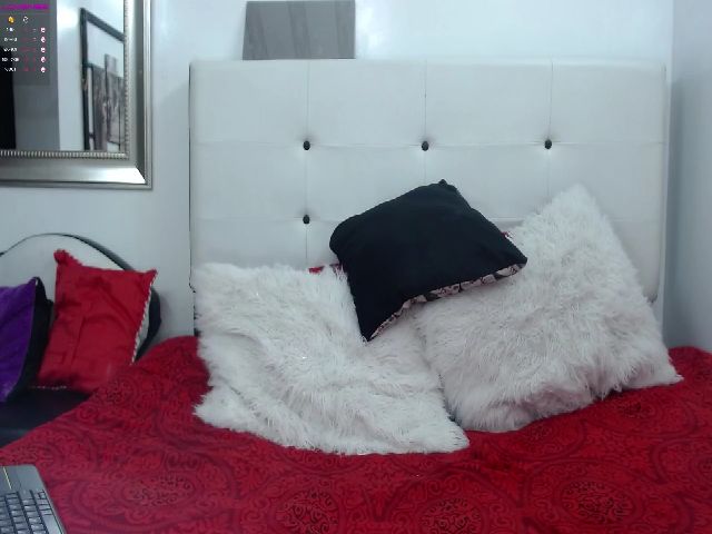 Live sex webcam photo for Arabelajoys #259559778