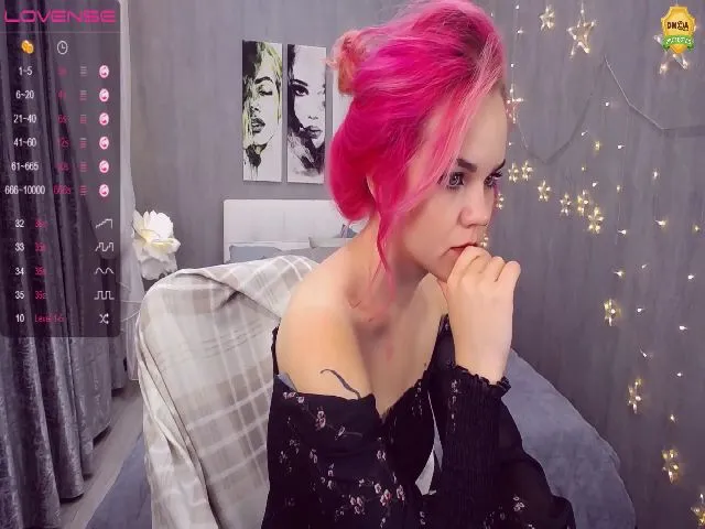 Live sex webcam photo for KerryBlair #255557134