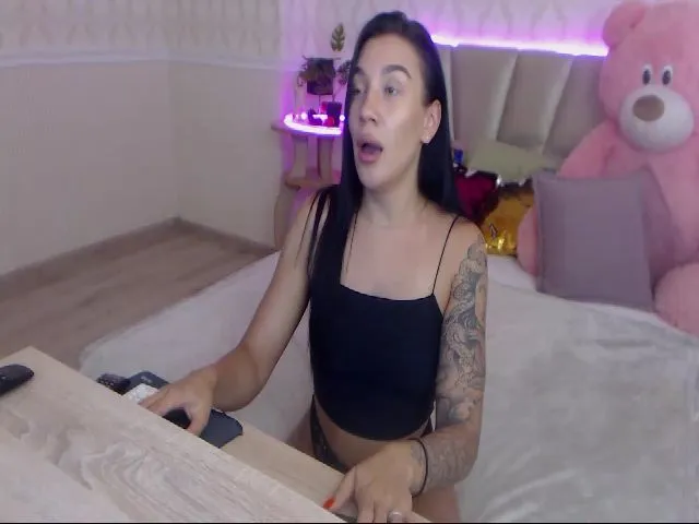 Live sex webcam photo for SabinaMorgan #255221360