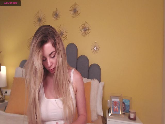 Live sex webcam photo for AnnCutie #258172663