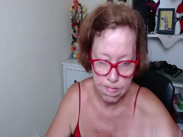 Live sex webcam photo for Adele_69 #265048354