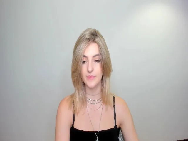 Live sex webcam photo for HelelGretta #265557828
