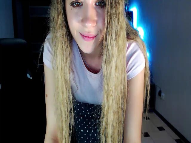 Live sex webcam photo for LannaBlue #253538994