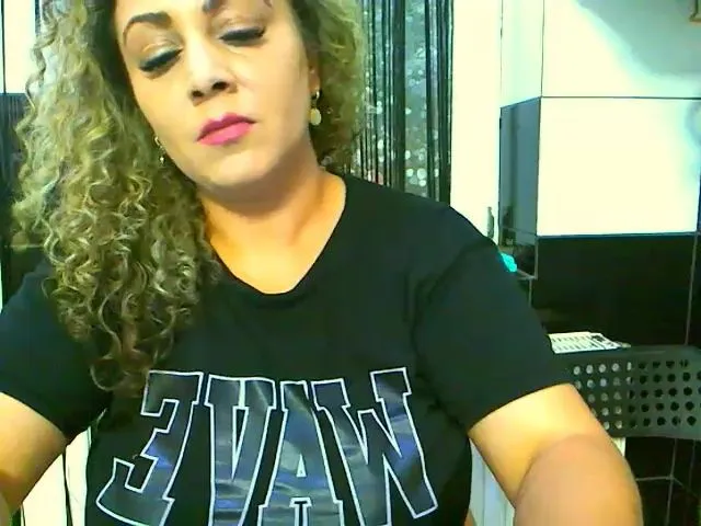 Live sex webcam photo for Lesby2Squirty #261041759