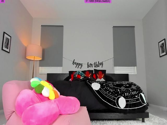 Live sex webcam photo for KasaraWood #258421171