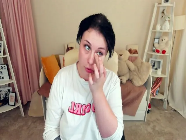 Live sex webcam photo for SerahMirabeli #263612919
