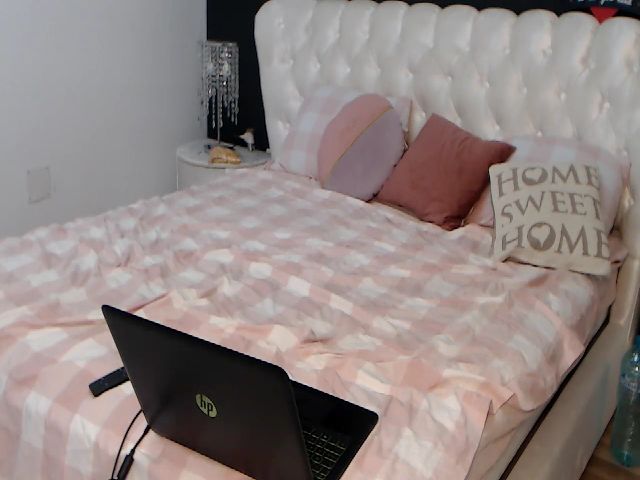 Live sex webcam photo for BlondeeFairy #252899914