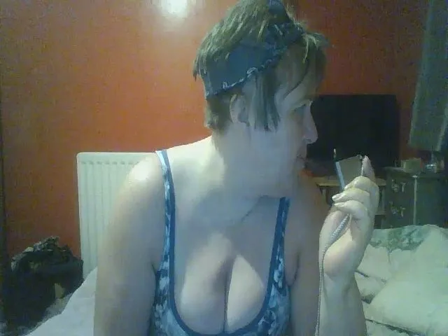 Live sex webcam photo for YUMMYMUMMY39 #260998299