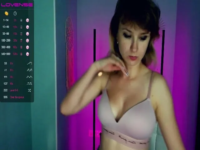 Live sex webcam photo for WhiteFoxi #252791169