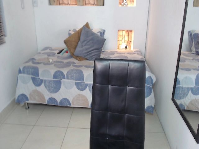 Live sex webcam photo for nicollewalton #257899216