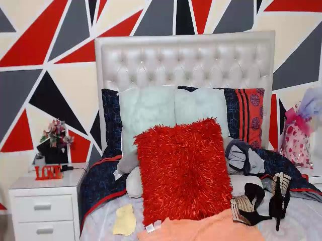 Live sex webcam photo for EsmeraldaXO #257630148