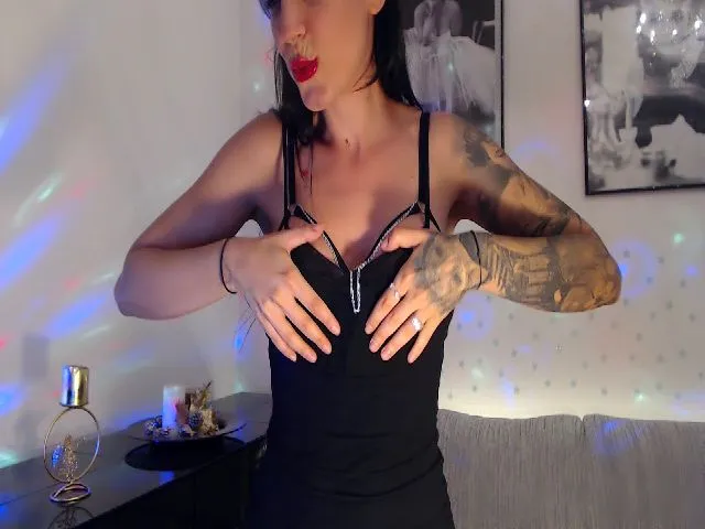 Live sex webcam photo for RubinRosey #253859663