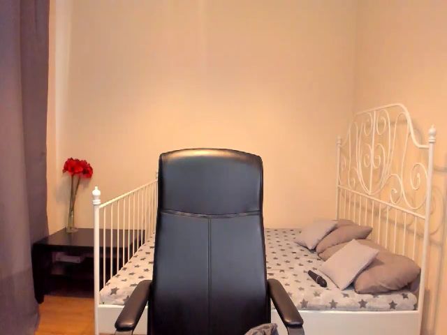 Live sex webcam photo for O1iv1a #254558552