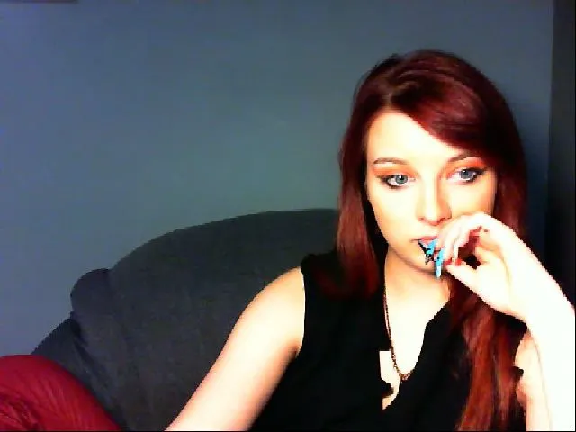 Live sex webcam photo for VirginLuna18 #264387567